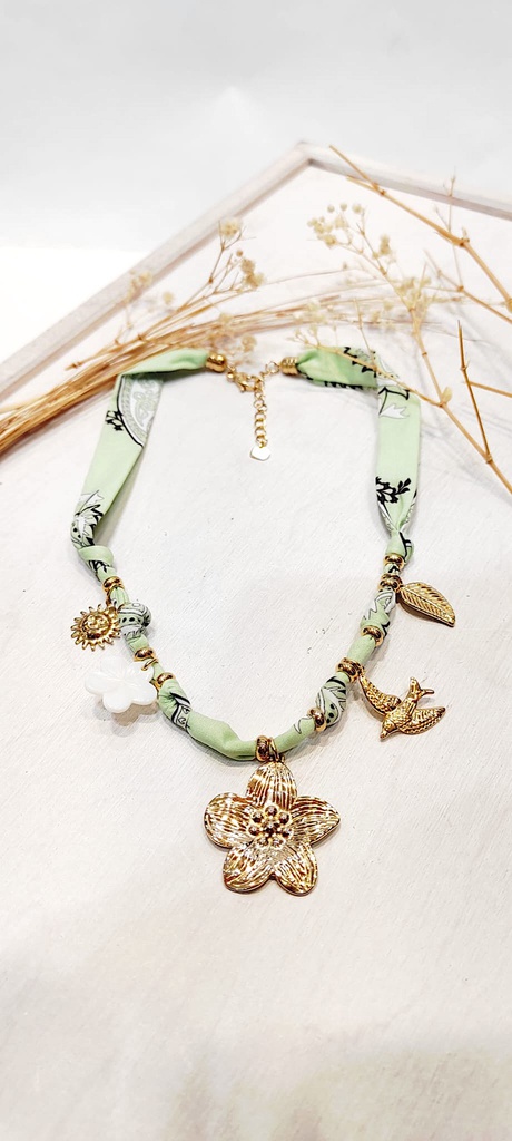 [45550-COLLIER-ADHARA-VERT] Collier en tissu avec charms fleur - Adhara - Vert clair