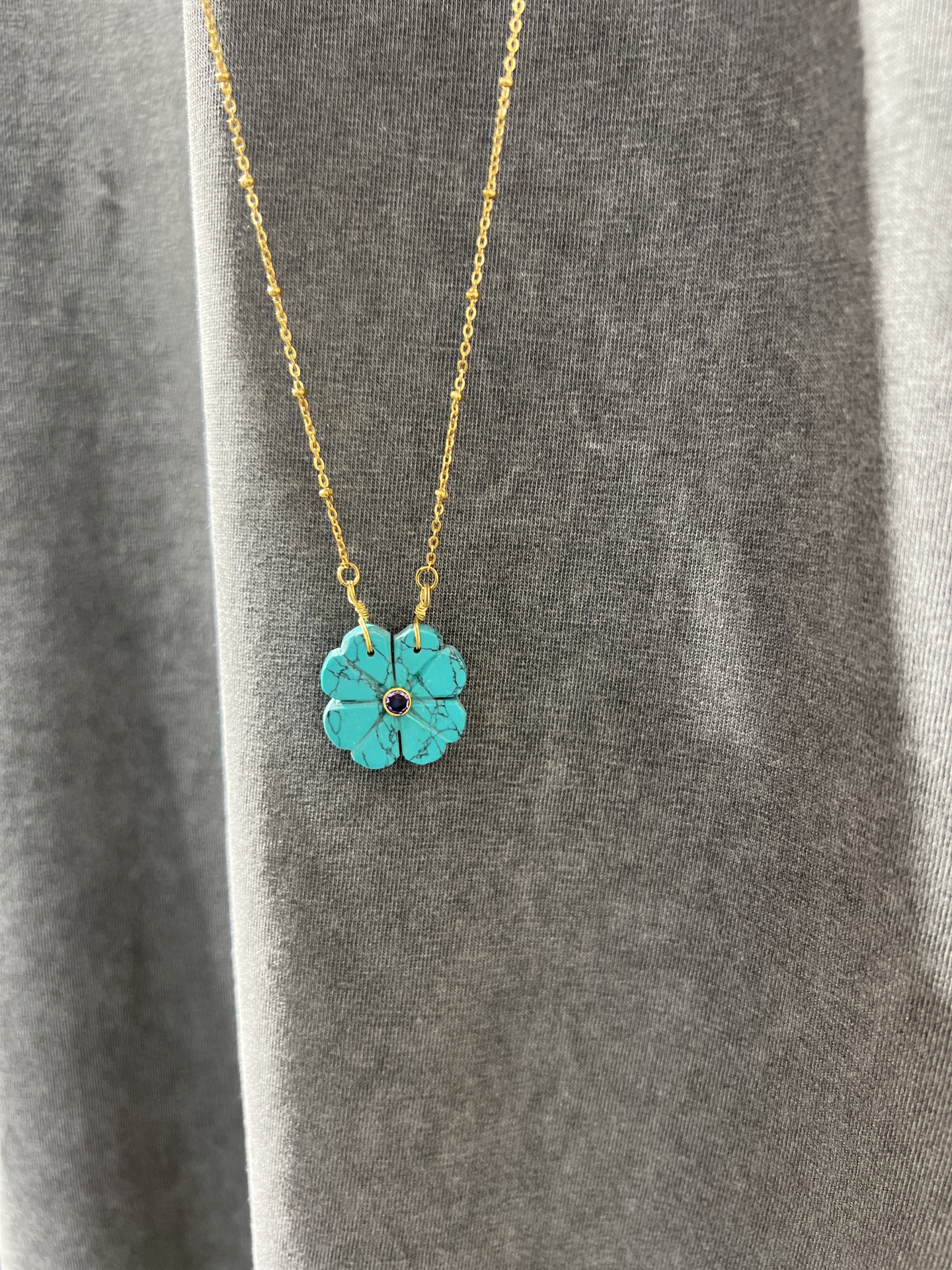 Collier avec pendentif et pierres semi-précieuses - Le monde est stone - FLOWER - Turquoise