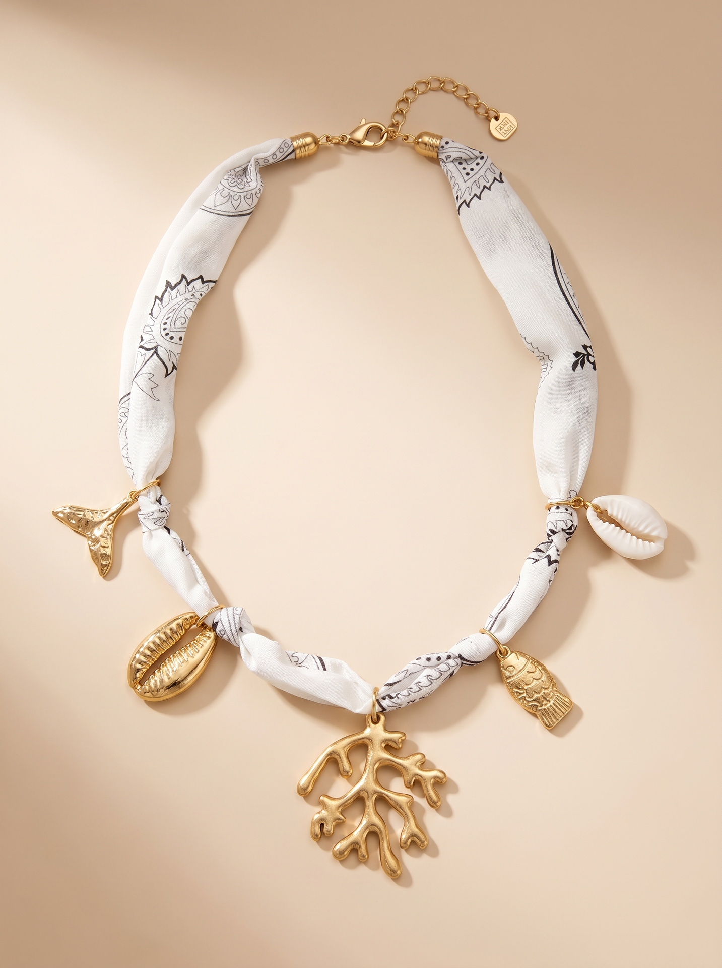 Collier en tissu avec charms océan - Maevie - Doré