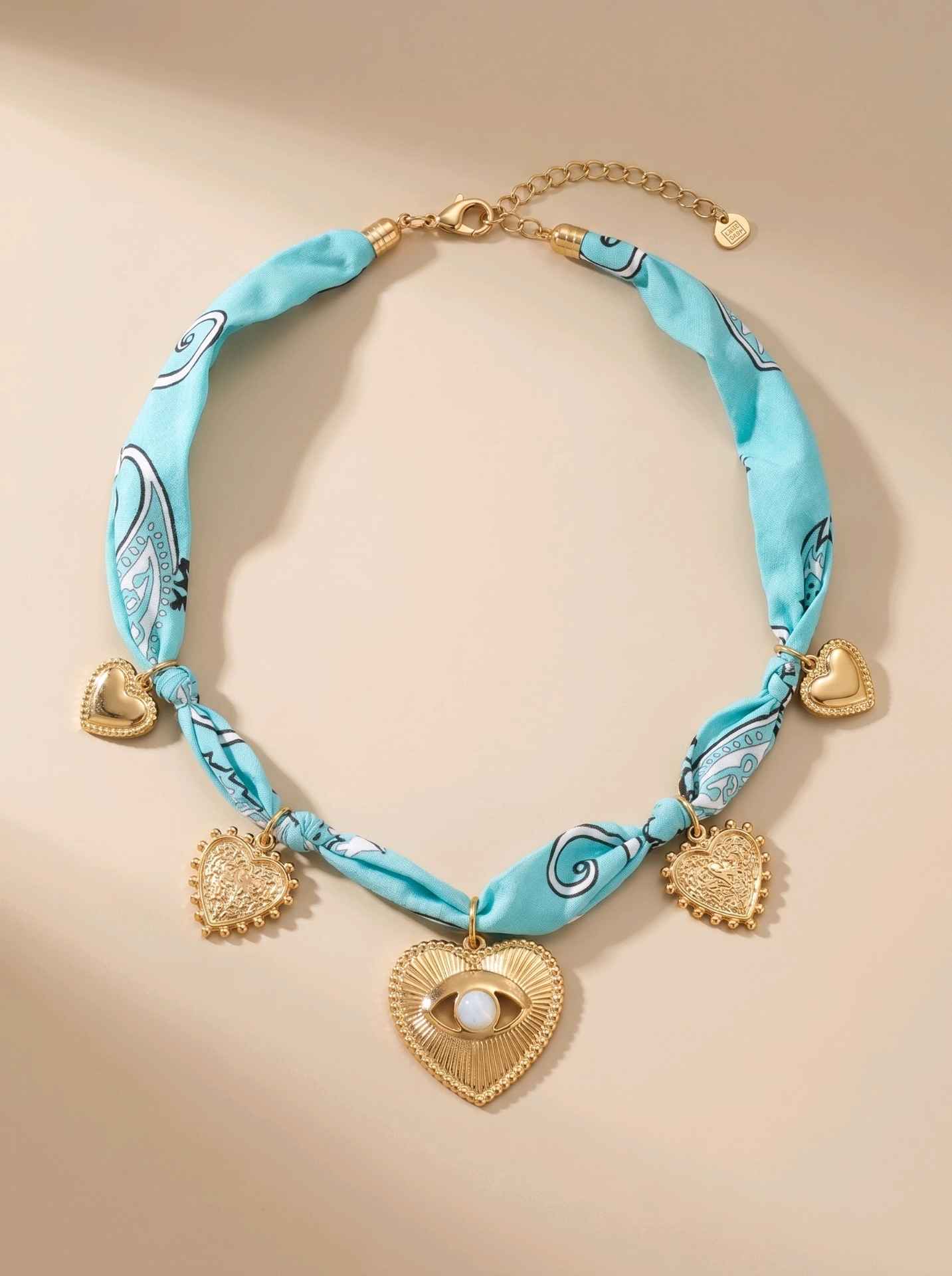 Collier en tissu avec charms coeur - Alitzel - Bleu clair